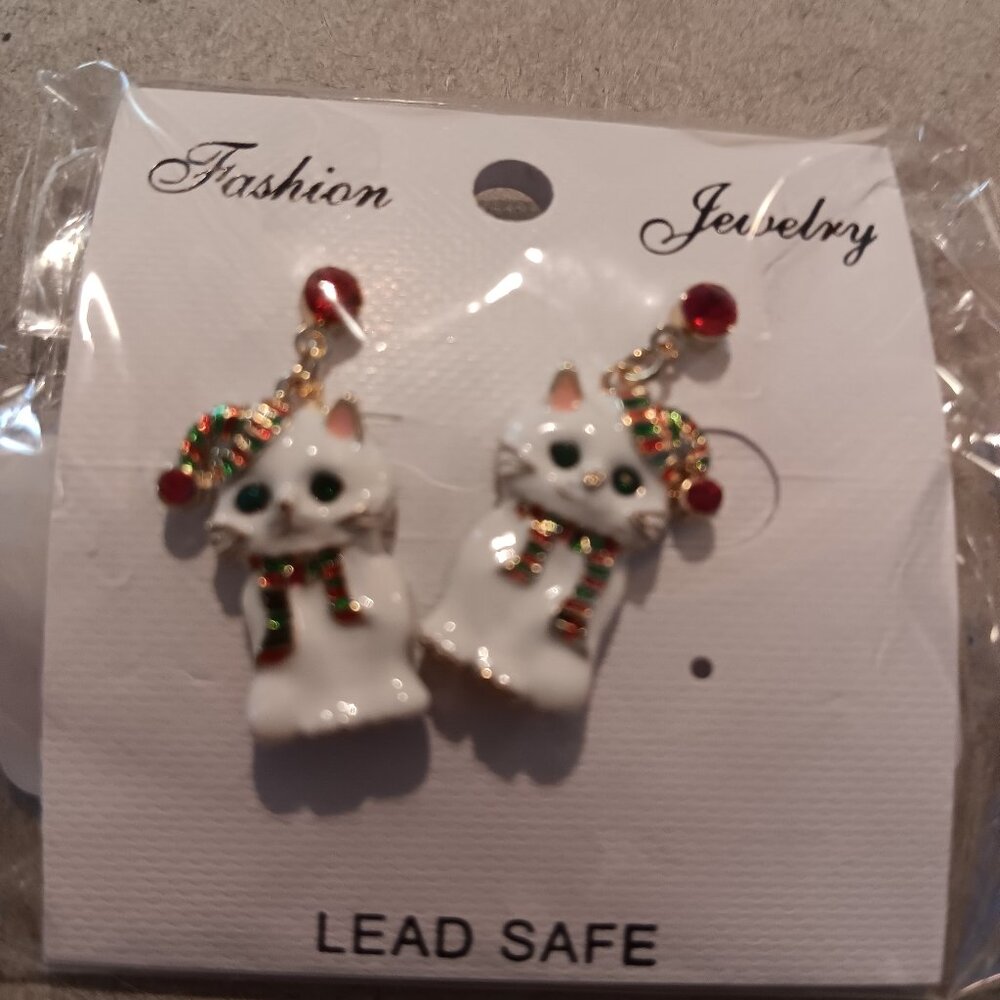 ENAMELED AND GOLD TONE CRYSTAL WHITE CAT EARRINGS NEW IN PACKAGE